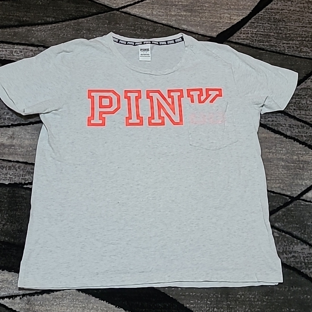 VS PINK 2016 CAMPUS NEON PINK LOGO POCKET TEE-SHIRT